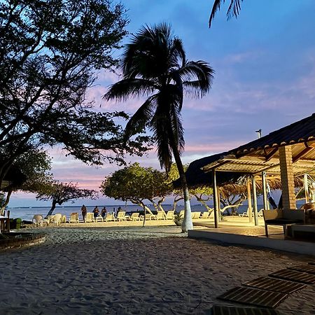 Hotel Carey Beach Isla Barú Extérieur photo