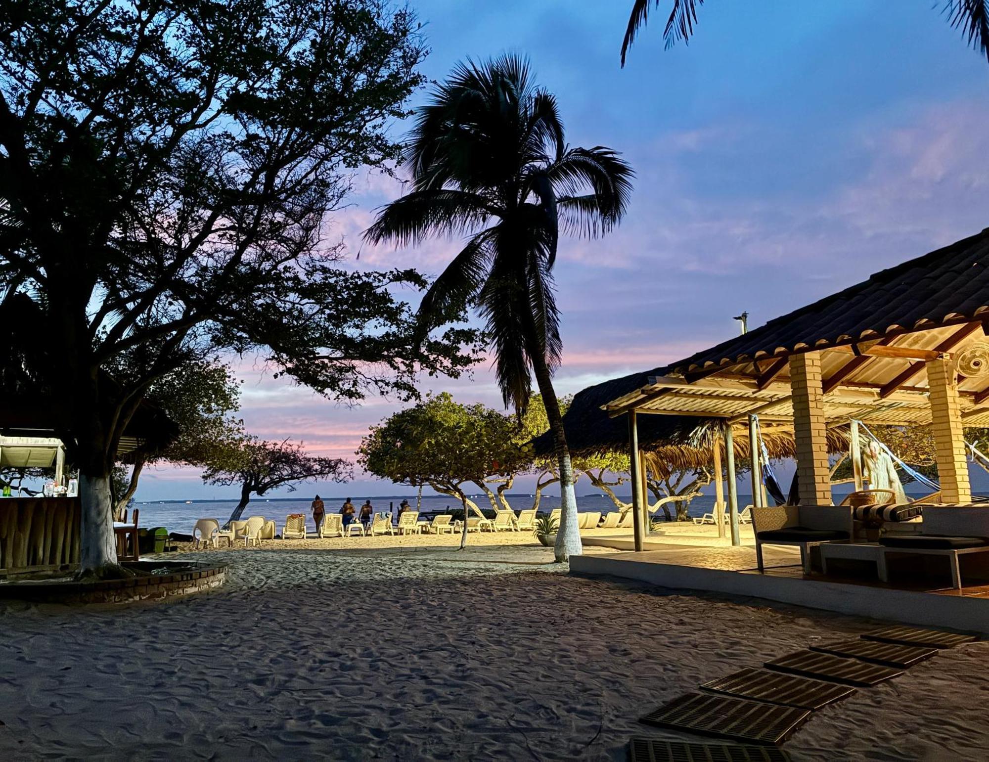 Hotel Carey Beach Isla Barú Extérieur photo